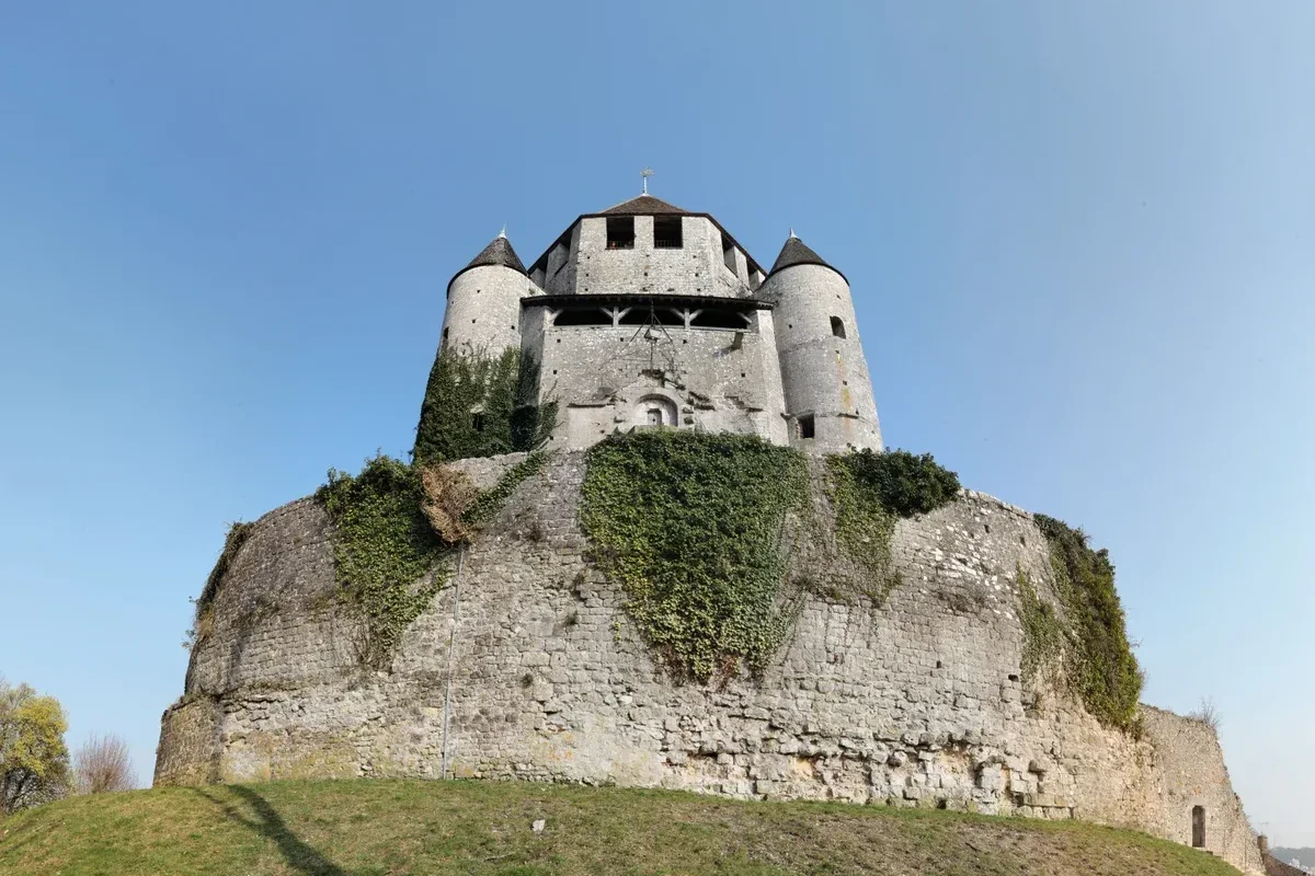 The Tour César keep above Provins on a day trip from Paris on Transilien line P